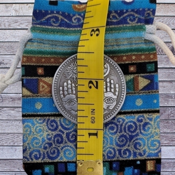 Yes or No?! Silver Coin Flip with pouch - Picture 4 of 4